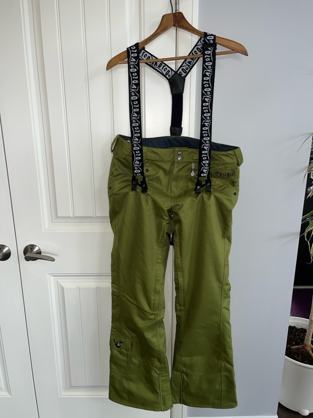 Volcom Nimbus Snow Pants with Suspenders M